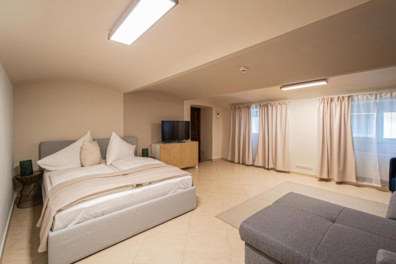Modern And Spacious Apartments In City Center Prague Luaran gambar